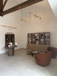 spa, piscine, Lieux à visiter Brantôme, excursions, tourisme, attractions, sorties, loisirs, itinéraire, promenade, balade, visite guidée, découvrir, que faire en dordogne, idée de sorties, week-end à brantôme, activités de plein air brantome, lieux romantiques brantome, ou aller brantome, expérience unique, balade en canoë, grottes et sites historiques brantome